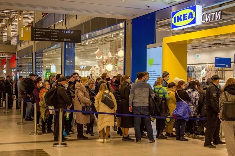 Zatvara se IKEA u Rusiji: Ogromne gužve ispred prodavnica, ljudi obavljaju posljednju kupovinu