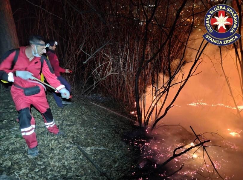 Hrabra ekipa: Članovi GSS-a iz Zenice cijelu noć gasili požar i spašavali kuće