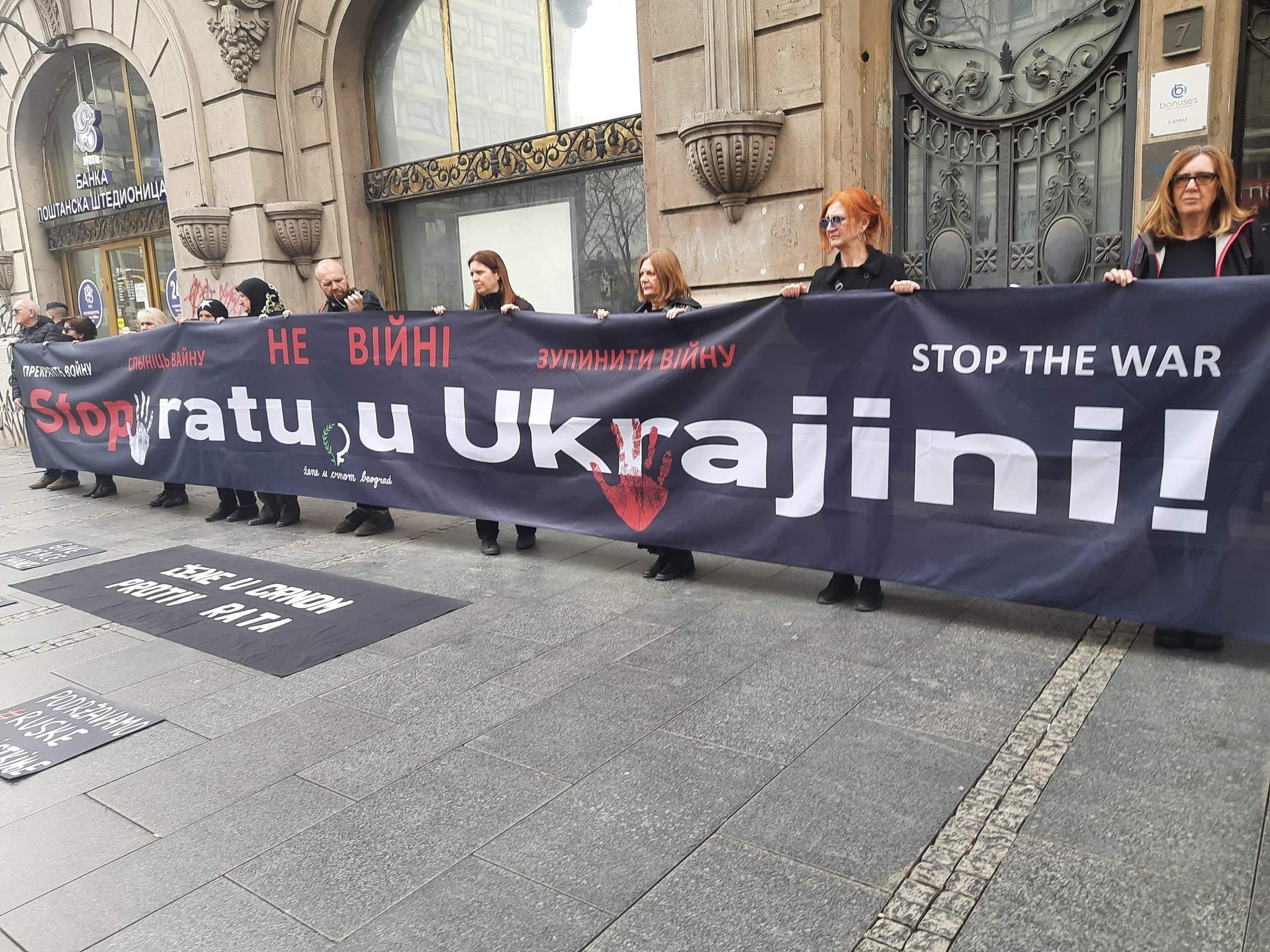 Žene u crnom protestuju u Beogradu: Mariupolj povezan sa Sarajevom i Vukovarom