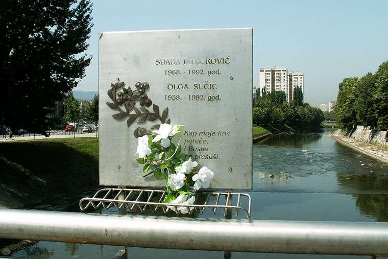 Spomenik Suadi Dilberović i Olgi Sučić - Avaz