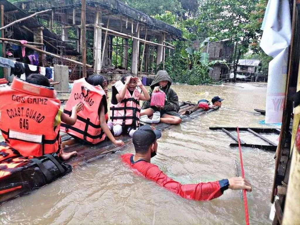 Potraga za preživjelima u filipinskim selima pogođenim klizištima: Poginulo 27 osoba