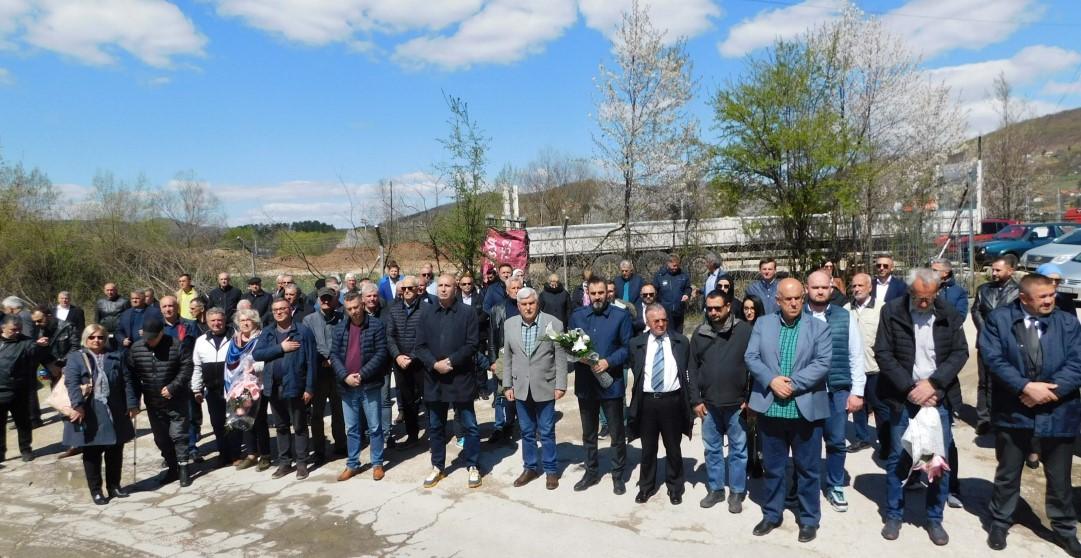 Obilježena 30. godišnjica akcije u Pretisu: Građani položili cvijeće na spomen-obilježje