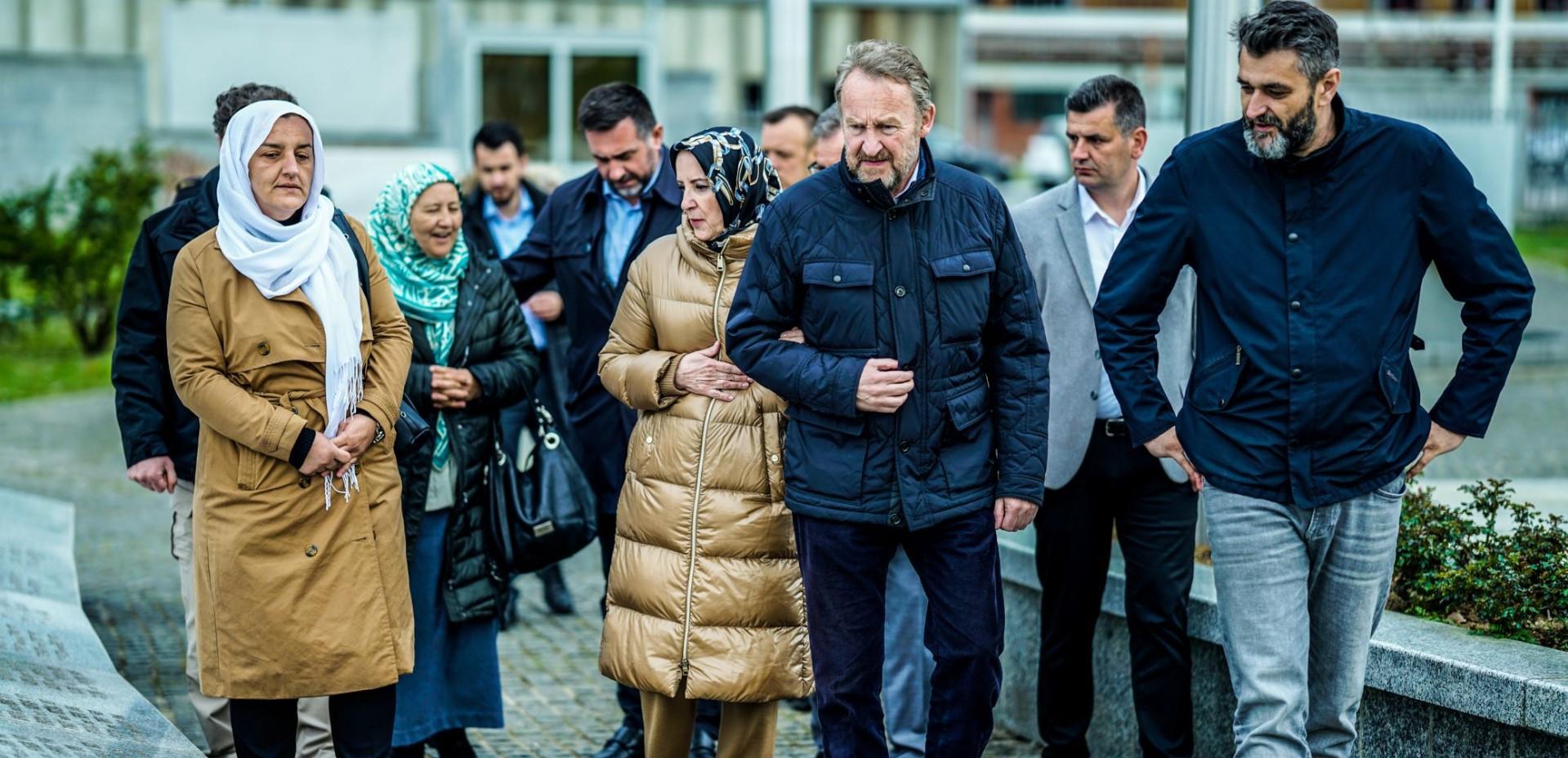 Izetbegović i Ramić u posjeti Memorijalnom centru Srebrenica: Danas više nego ikad trebamo pomoći rad Centra