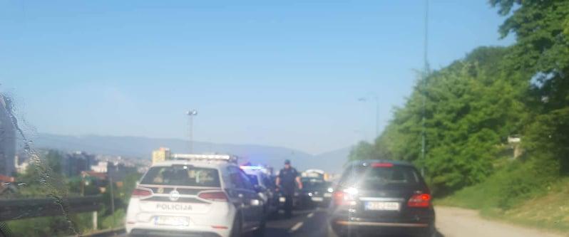Lančani sudar u Sarajevu: Učestvovala četiri vozila, tri osobe povrijeđene