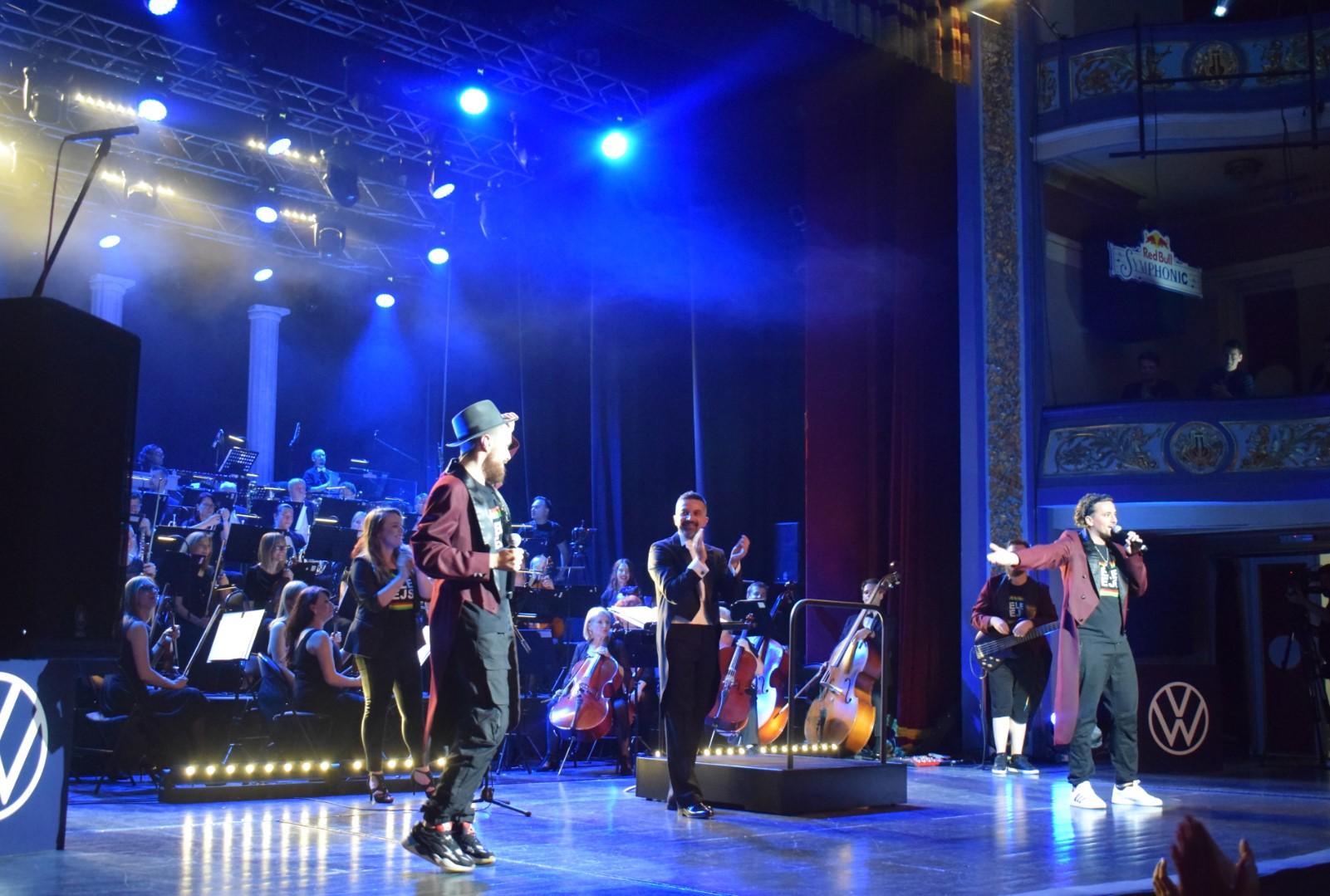Publika u Narodnom pozorištu Sarajevo uživa u nezaboravnom događaju - Avaz