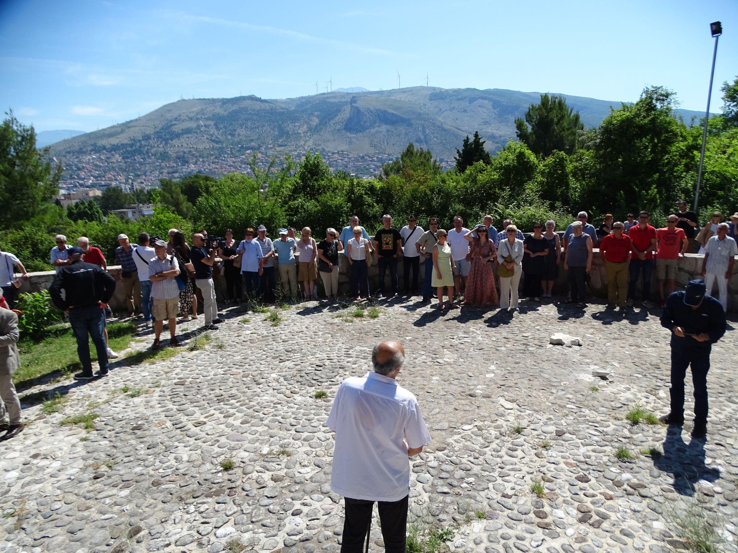 Protesti na Partizanskom spomen-groblju u Mostaru - Avaz