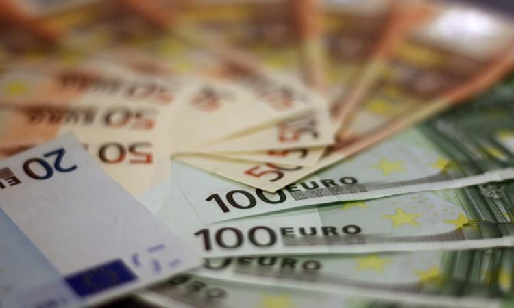 Eurostat: Inflacija u eurozoni na rekordnih 8.9 posto