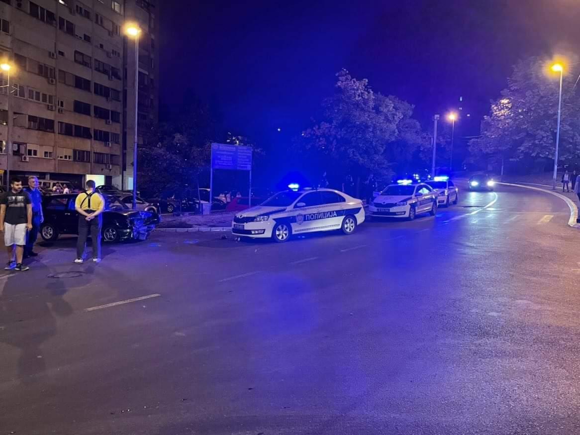 Filmska potjera u Beogradu: Yugom bježao od policije i smrskao automobil