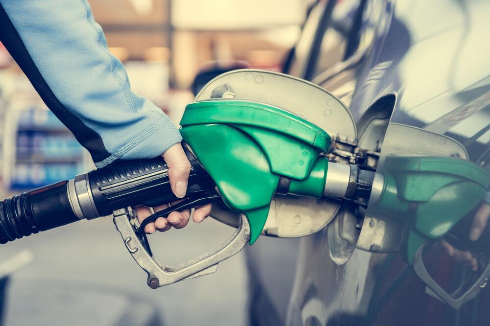 Vlada Srbije produžila Uredbu o ograničenoj cijeni goriva