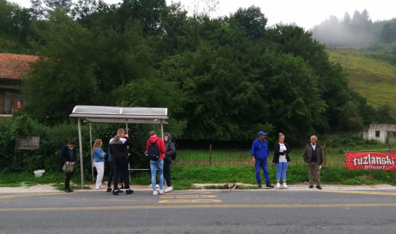 Problemi u Čevljanovićima: Autobus se pokvario, đaci prvog dana nove školske godine kasne na nastavu