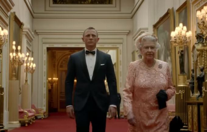 I Džejms Bond se oprostio od kraljice Elizabete II: Imao sam veliku čast sarađivati sa njom