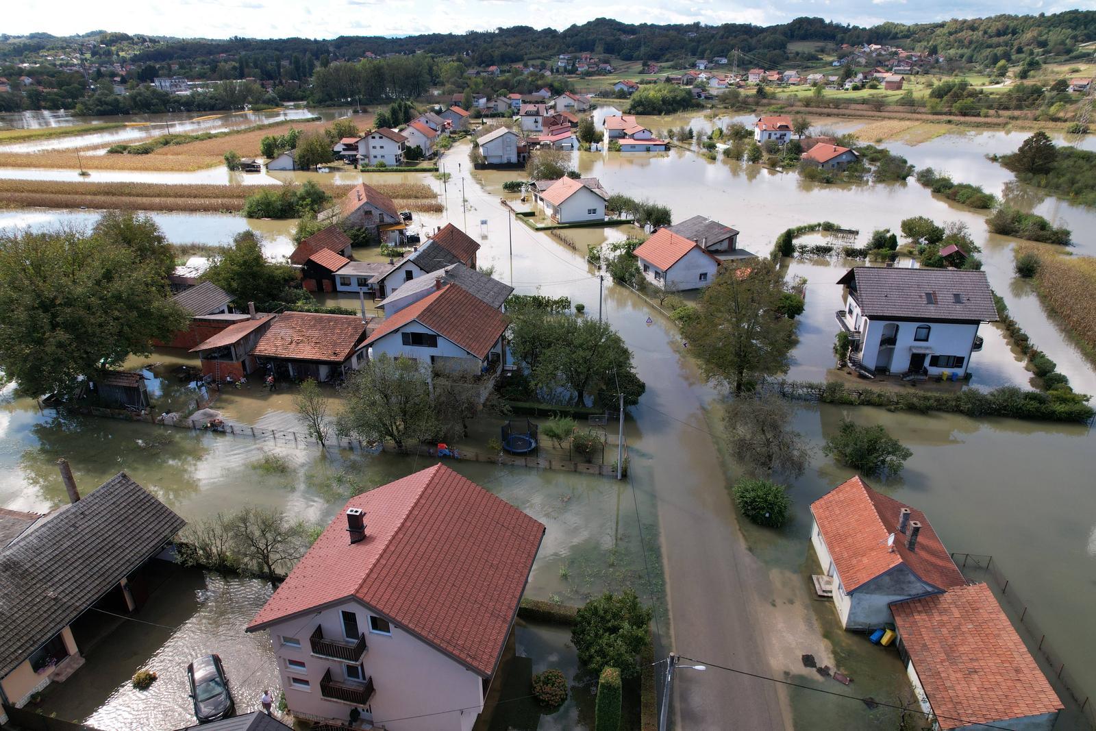 Pogled iz zraka na poplavljeno područje - Avaz
