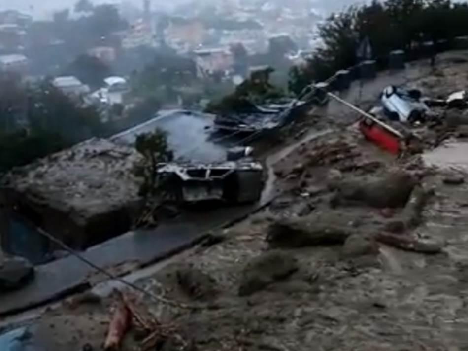 Katastrofa u Italiji: Klizište progutalo zgrade i automobile, stradalo osam ljudi, traga se za 13
