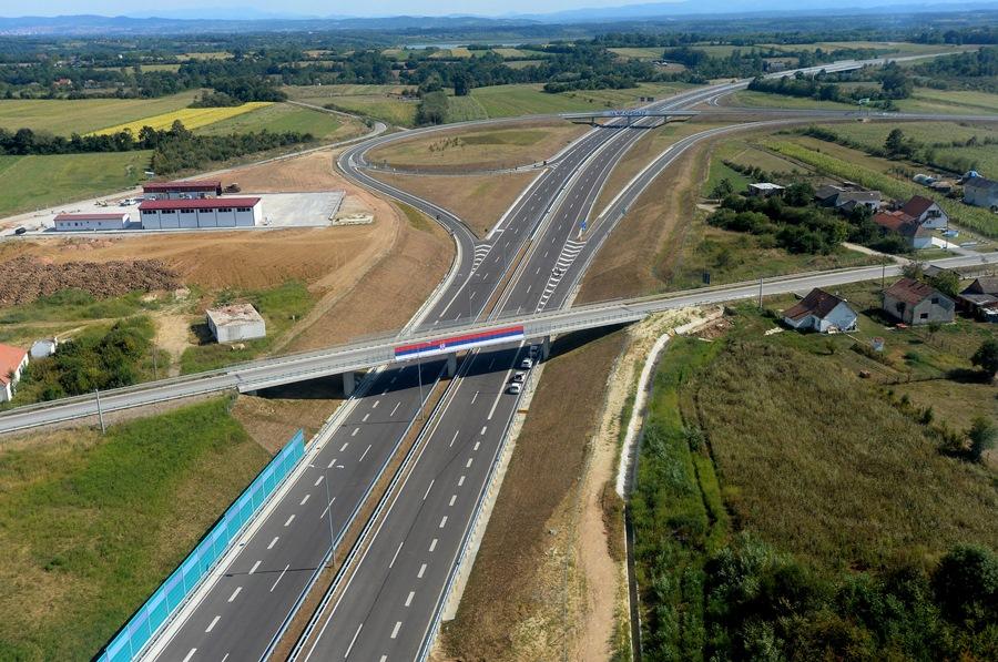 BMW-om divljao na autoputu u Srbiji: Vozio nevjerovatnih 252,8 kilometara na sat
