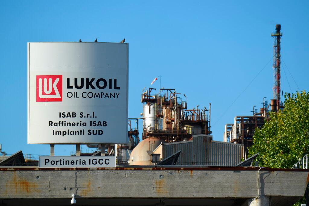 Italija stavila Lukoilovu rafineriju u Siciliji pod privremenu državnu kontrolu
