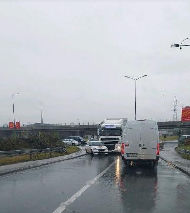 Sudar automobila i kamiona na kružnom toku u Sarajevu