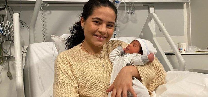 Čudo na letu za Amsterdam: Nije ni znala da je trudna pa se porodila u avionu