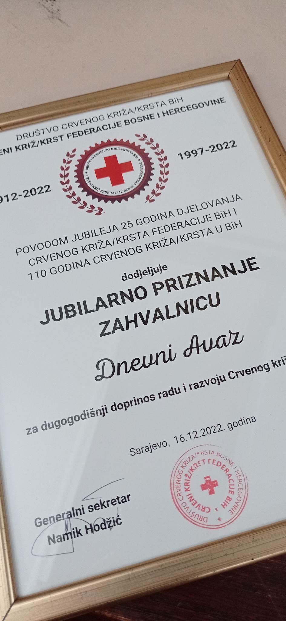 Zahvalnica "Dnevnom avazu" za dugogodišnji rad i doprinos na izgradnji organizacije Crvenog križa - Avaz