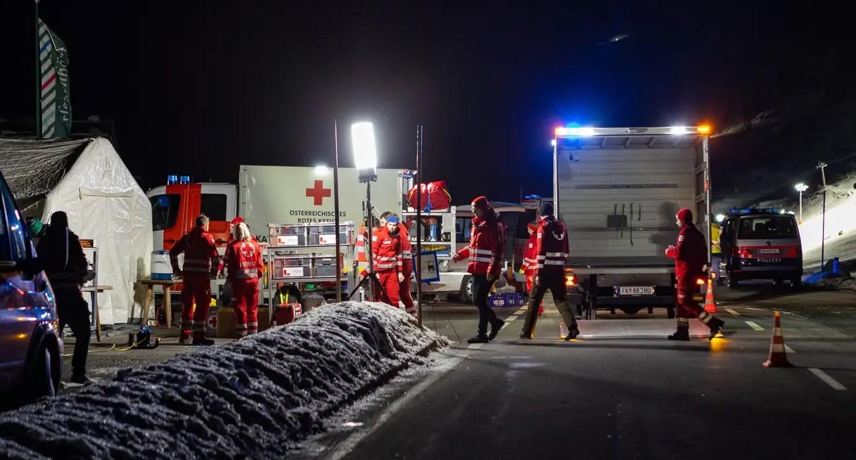 Austrijanci i dalje traže nestale u lavini: Osmoro spašeno, ali traže još najmanje dvoje