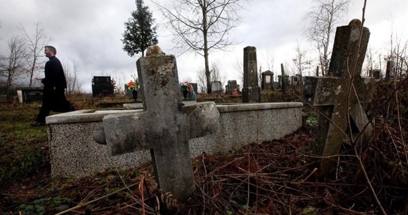 Vandalizam u Vukovaru: Srušeno 10 nadgrobnih ploča na pravoslavnom groblju