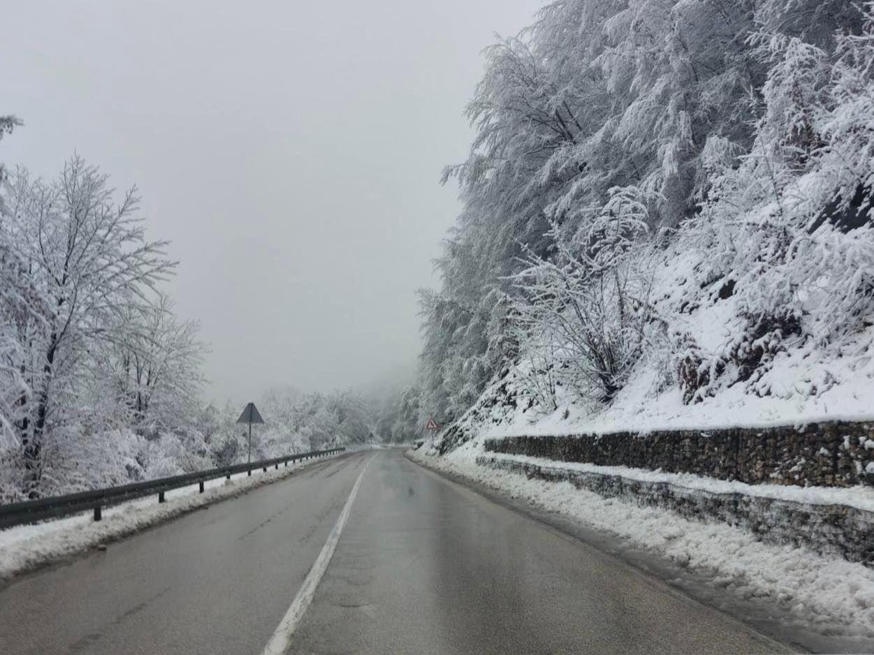 Na Majevici, niskoj planina u sjeverno-istočnoj Bosni i Hercegovini pao snijeg - Avaz