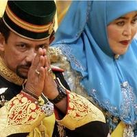 Život najbogatijeg sultana na svijetu: Ima harem sa 100 žena koje mijenja sa sinom, prate ih skandali i bahatost