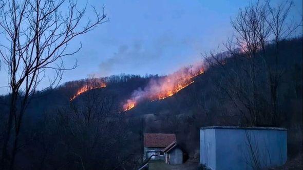 Požar buknuo na nepristupačnom terenu - Avaz