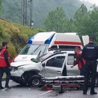 Krš i lom na putu Bihać - Bosanska Krupa: Četiri osobe povrijeđene u nesreći