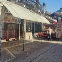 Uklonjena bašta kafića Branke Sovrlić: Točili alkohol uz zid džamije
