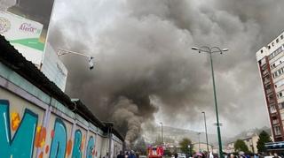 Gori otvorena pijaca "Kvadrant" na Otoci: Čuju se manje eksplozije