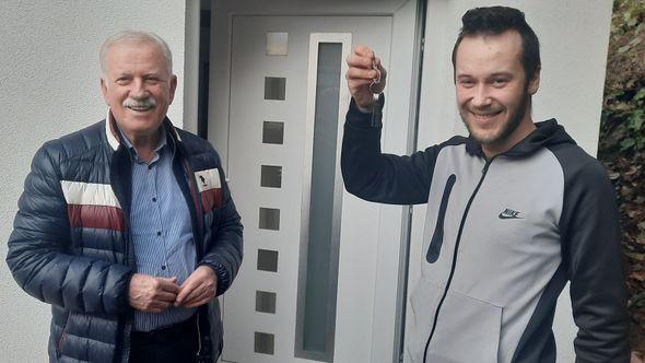 Ključeve obnovljene kuće Harisu predao gradonačelnik Helić - Avaz