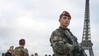 Francuska diže 7000 vojnika zbog ubistva učitelja
