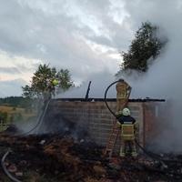 Požar u Čevljanovićima: Udar groma zapalio štalu, stradalo 25 grla stoke