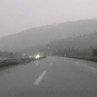 Video / Pogledajte kakvo nevrijeme je pogodilo srednju Bosnu: Vozači na autoputu vozili 80 kilometara na sat
