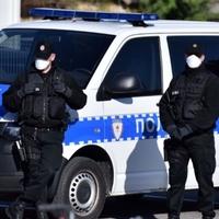 U Bijeljini uhapšene četiri osobe: Oduzeta oprema za falsifikovanje isprava, policajac povrijeđen