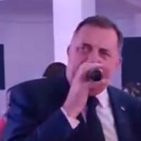 Dodik otišao na stranačku proslavu 8. marta: Zapjevao hit Halida Bešlića "Romanija"