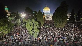 Najsvetija noć: U Al Aksi 200.000 vjernika klanjalo jaciju i teravih-namaz