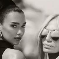 Dua Lipa dizajnira za „Versace“: Pjevačica osvojila Donatelu talentom