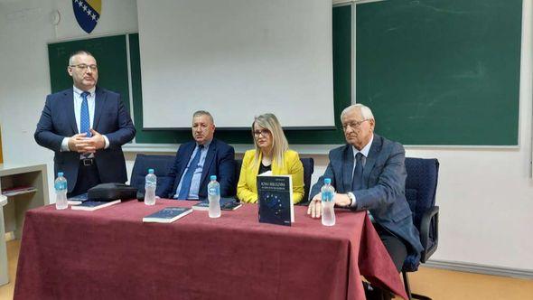 Predstavljanje knjige na Pravnom fakultetu u Tuzli - Avaz