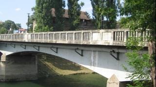 Policajci spriječili djevojku da skoči s mosta u rijeku Vrbas