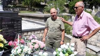 Alen Glavović posjetio grob Srđana Aleksića: Njegov sam dužnik do kraja života, morao je umrijeti da bih ja živio