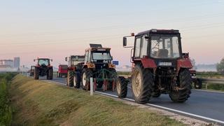 Poljoprivrednici Orašja jutro dočekali na cesti: Za danas su najavili blokadu granice!