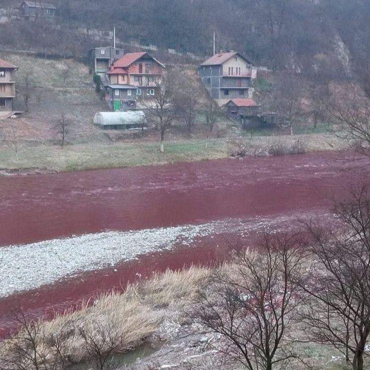 Zašto je crvena rijeka Bosna u Zenici?
