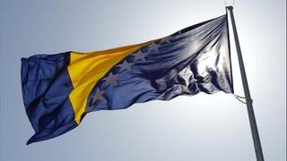 Zastava BiH slavi 26. godišnjicu: Još uvijek traju polemike kako se pravilno postavlja