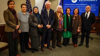 Ambasador Marfi s majkama Srebrenice: SAD snažno podržavaju njihove napore da pomognu u lociranju žrtava genocida