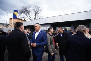 Video / Gužva ispred Suda BiH: Brojne pristalice Dodika stigle kao podrška