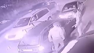 Video / Uznemirujući snimak iz Novog Pazara: Zaustavili automobil i bejzbol palicom tukli momka