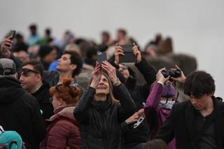 Hiljade Kanađana u blizini Nijagarinih vodopada posmatralo pomračenje Sunca
