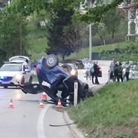 Foto + video / Žestok sudar kod Zavidovića, automobil završio na krovu, vozač navodno bio pijan