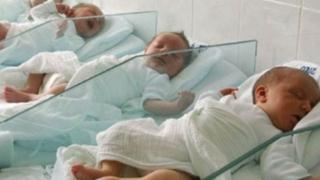U Općoj bolnici "Prim. dr. Abdulah Nakaš" rođene dvije, na UKC Tuzla šest beba
